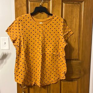 Old Navy women’s size extra large polkadot T-shirt